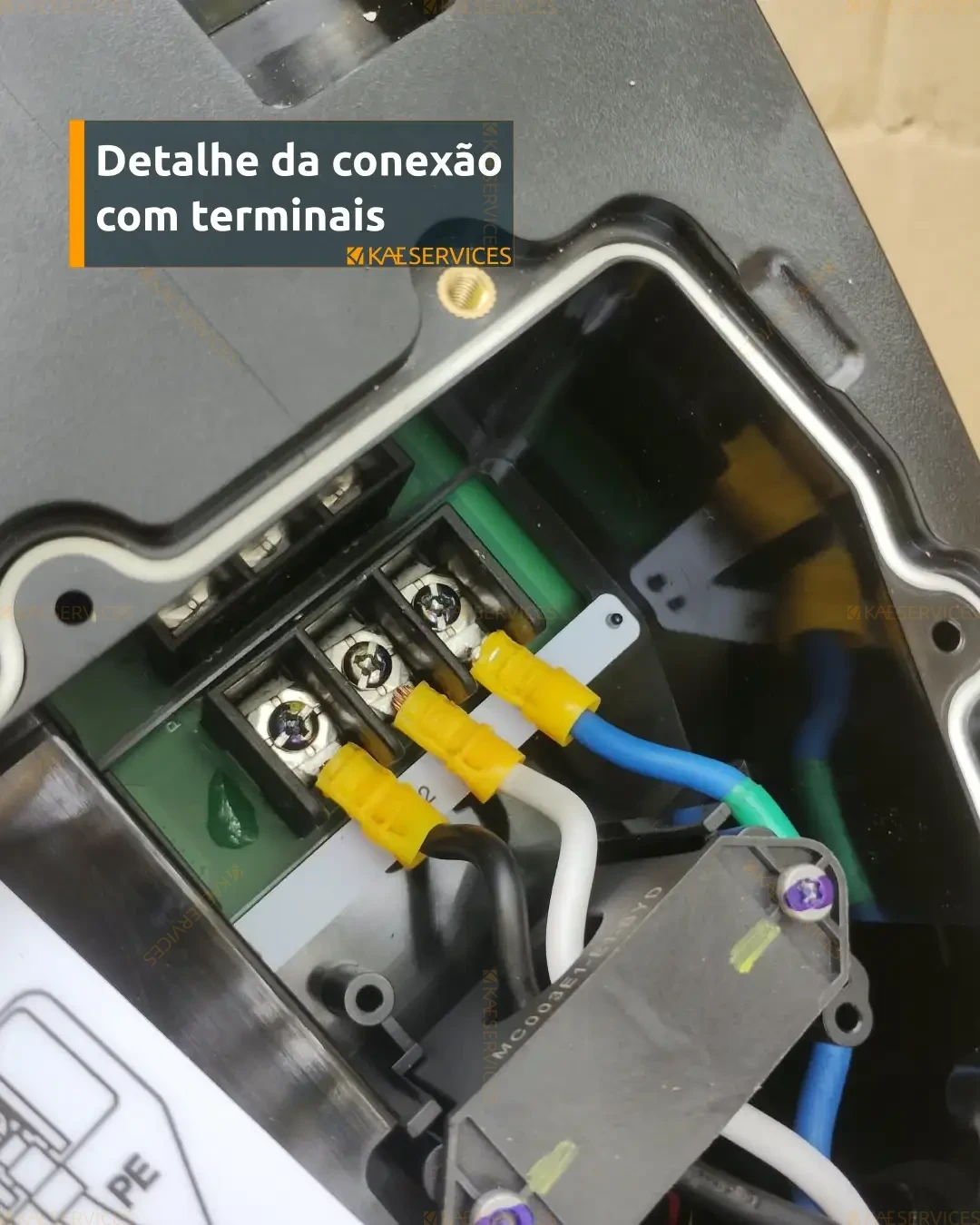 Instalação de Wallbox — detalhe da conexao com terminais