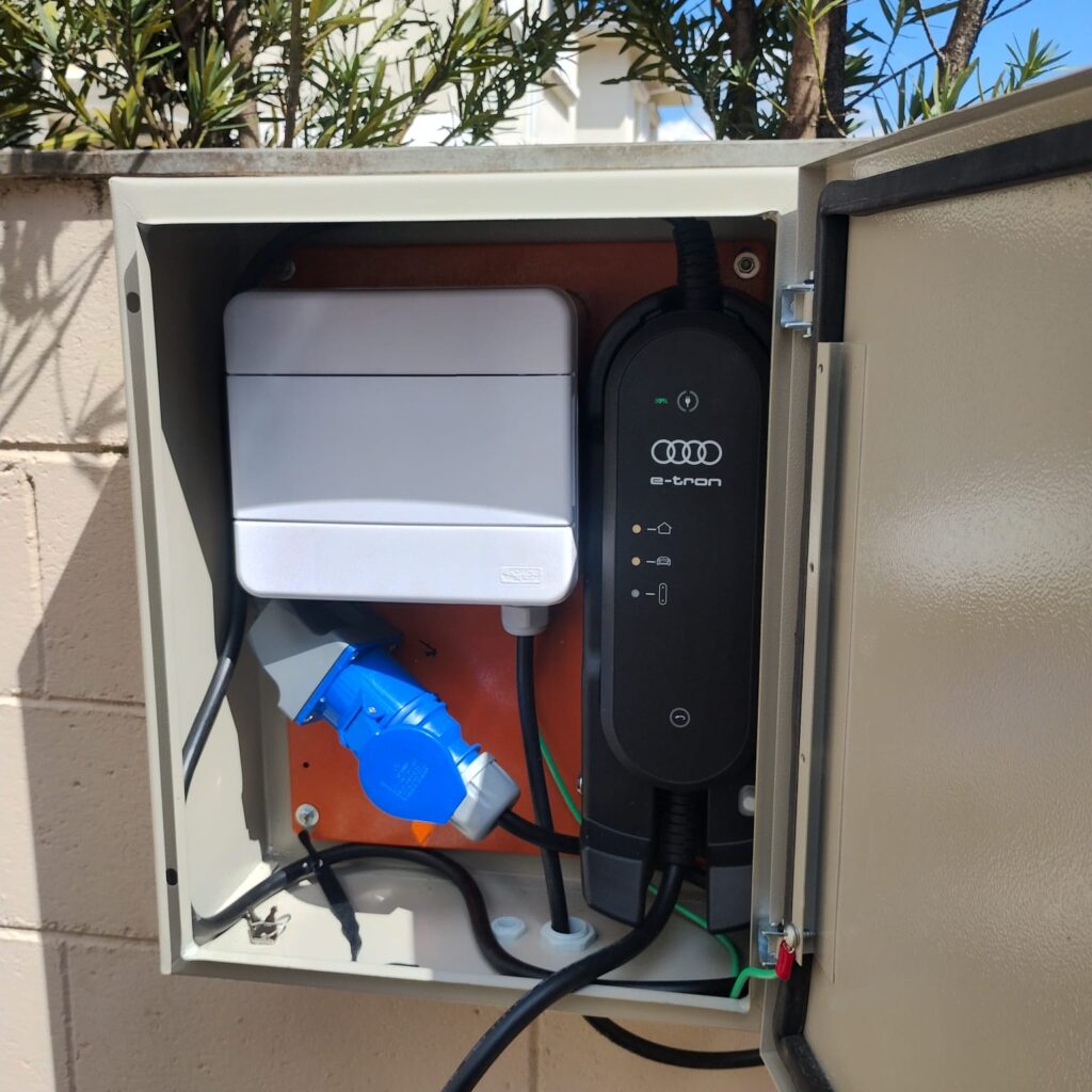 Instalação de Carregador e quadro de proteção para AUDI Q5 E-tron - em Jundiaí